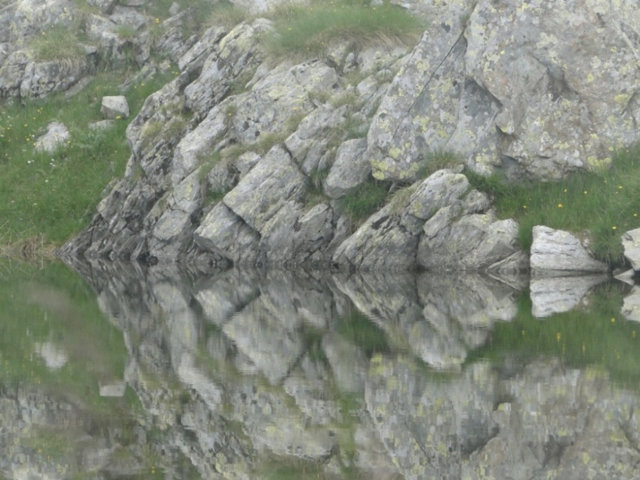Riflettendo sul lago Avert